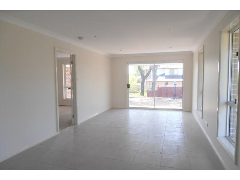 1/Part 10 Drumalbyn Street, Ingleburn NSW 2565