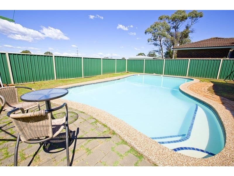 42 Livingstone Avenue, Ingleburn NSW 2565