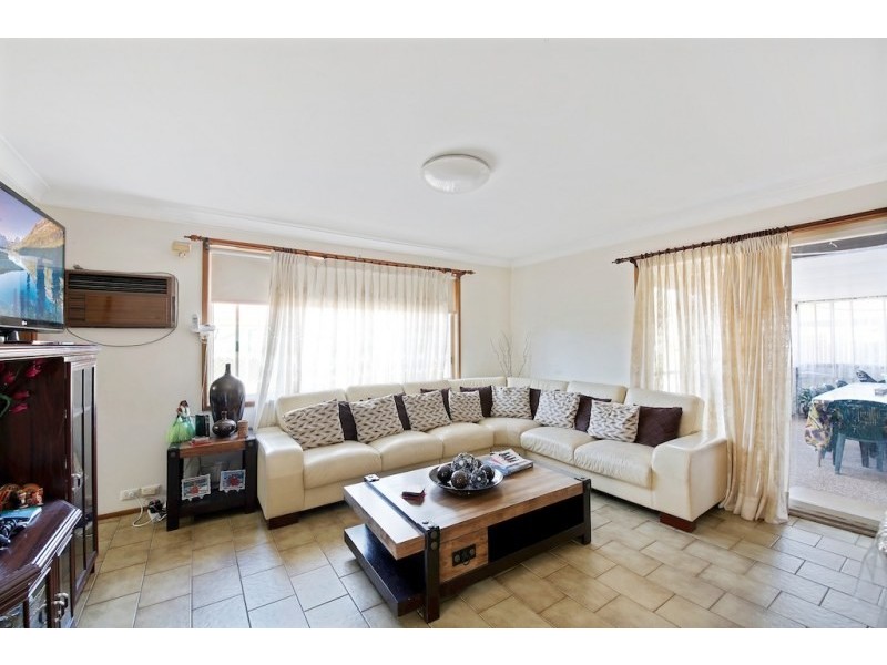 8 Owl Place, Ingleburn NSW 2565