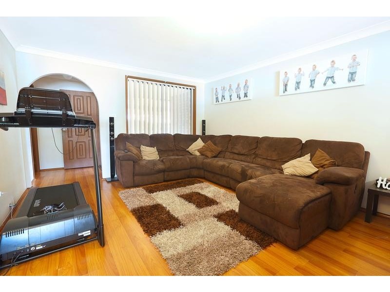33 Evelyn Street, Macquarie Fields NSW 2564
