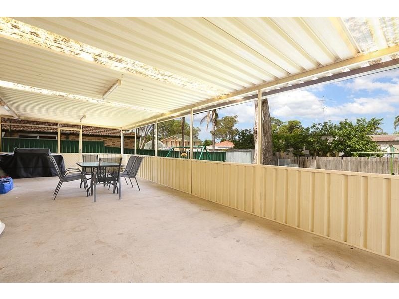 33 Evelyn Street, Macquarie Fields NSW 2564