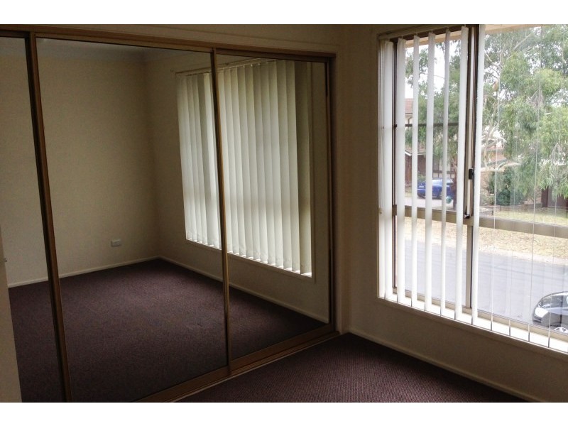 1/2 Amber Place, Eagle Vale NSW 2558