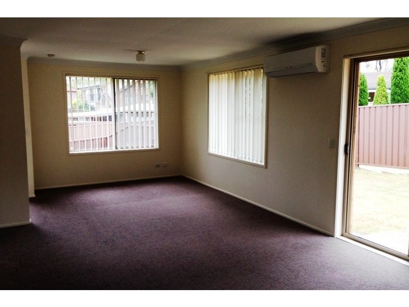 1/2 Amber Place, Eagle Vale NSW 2558