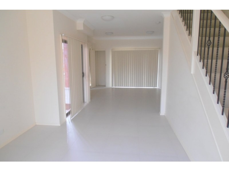 2/2 Myee Road, Macquarie Fields NSW 2564