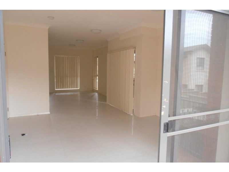 2/2 Myee Road, Macquarie Fields NSW 2564