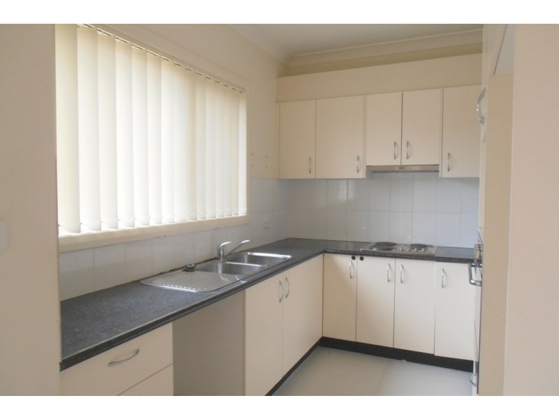 2/2 Myee Road, Macquarie Fields NSW 2564