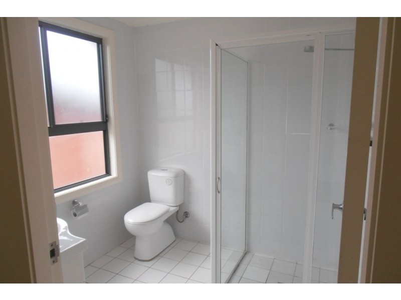 2/2 Myee Road, Macquarie Fields NSW 2564
