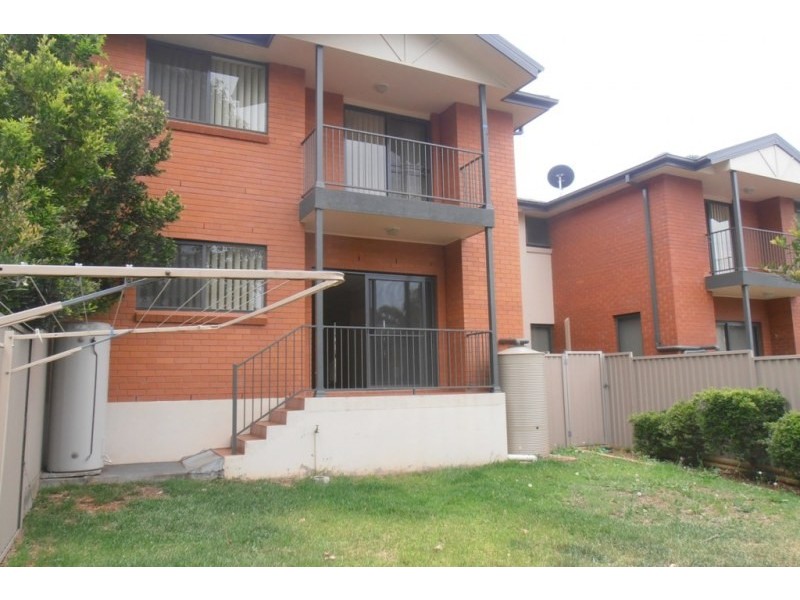 2/2 Myee Road, Macquarie Fields NSW 2564