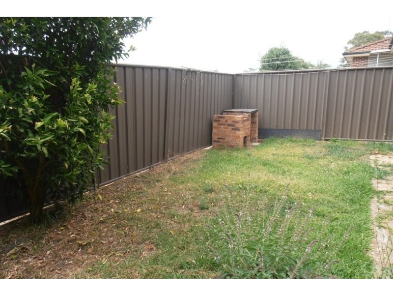 11/65 Fuchsia Crescent, Macquarie Fields NSW 2564