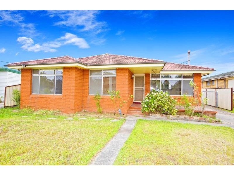 8 Pritchard Road, Macquarie Fields NSW 2564