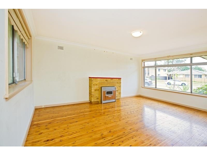 8 Pritchard Road, Macquarie Fields NSW 2564