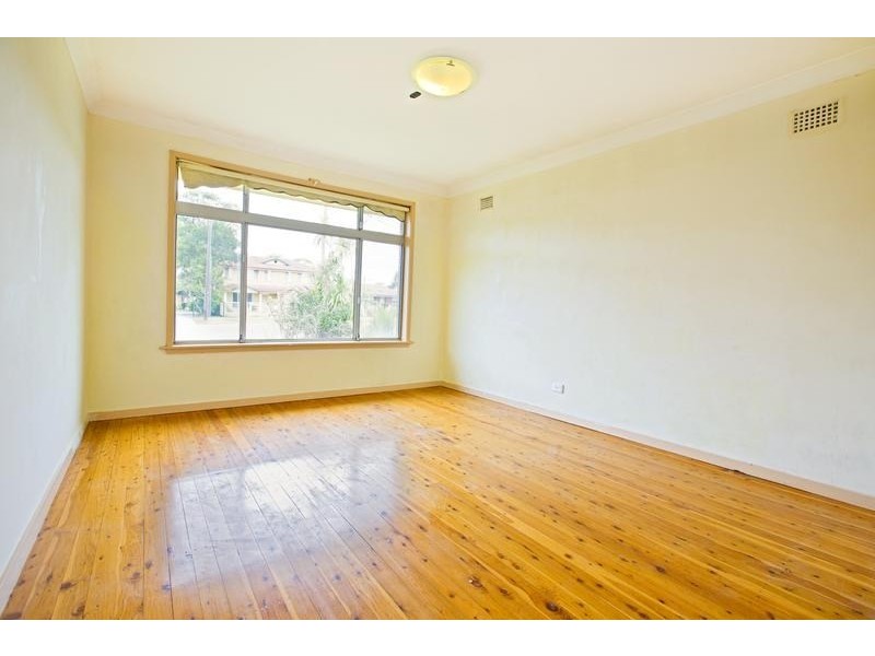 8 Pritchard Road, Macquarie Fields NSW 2564