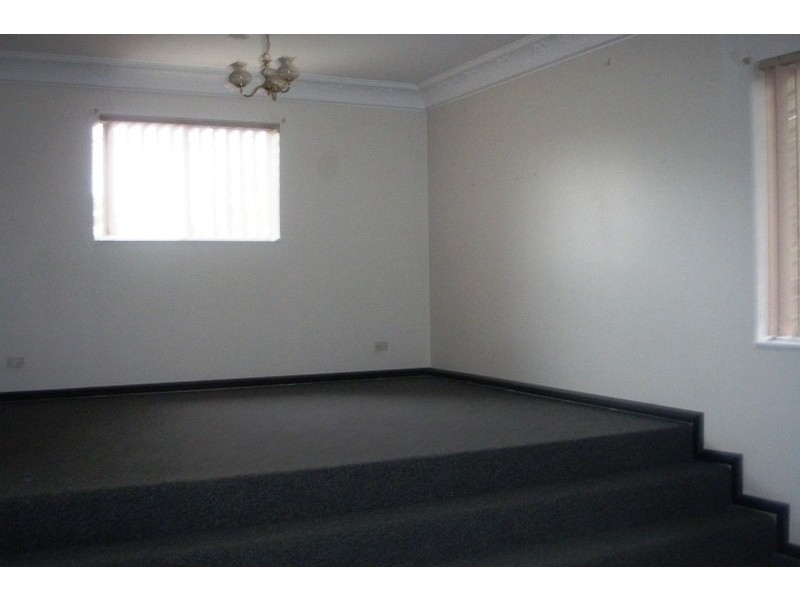 135 Evelyn Street, Macquarie Fields NSW 2564