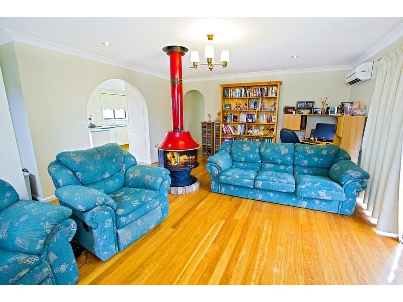 16 Curl Curl Place, Woodbine NSW 2560