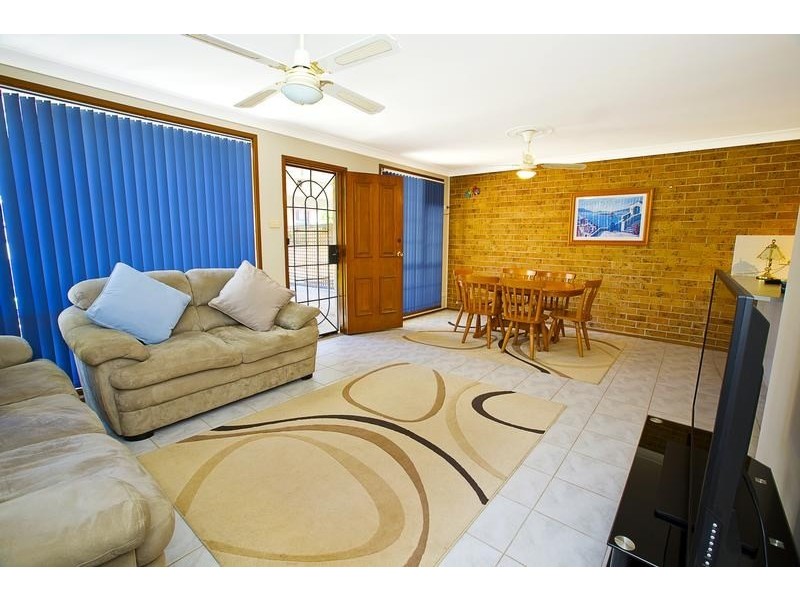2/60 Fenton Crescent, Minto NSW 2566