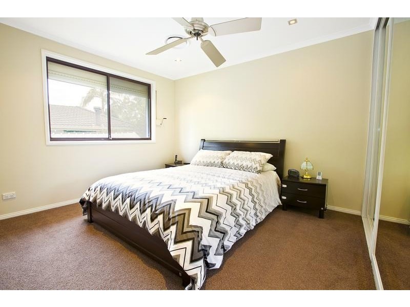 5 Jowett Place, Ingleburn NSW 2565