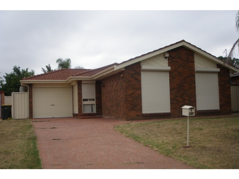 4 Packard Close, Ingleburn NSW 2565