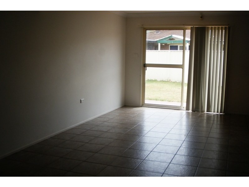 4 Packard Close, Ingleburn NSW 2565