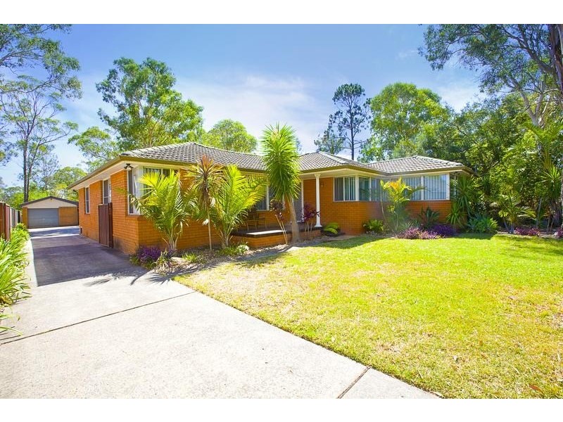 62 Third Avenue, Macquarie Fields NSW 2564