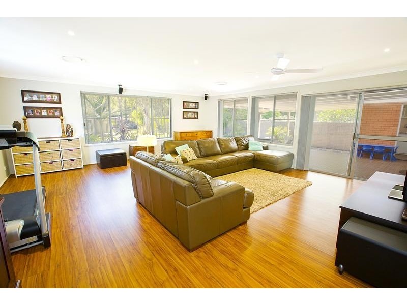 62 Third Avenue, Macquarie Fields NSW 2564