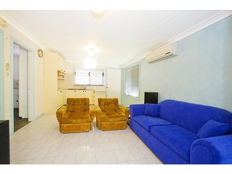 62 Third Avenue, Macquarie Fields NSW 2564