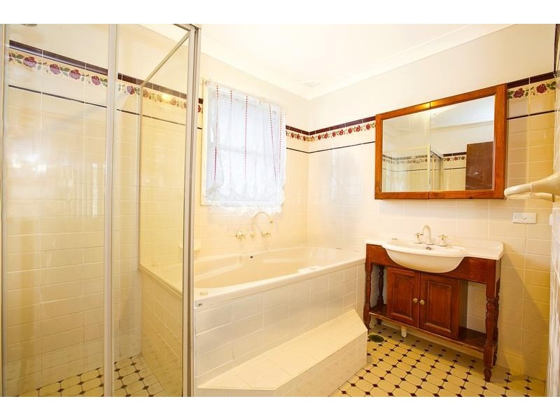 20 Ayres Crescent, Leumeah NSW 2560