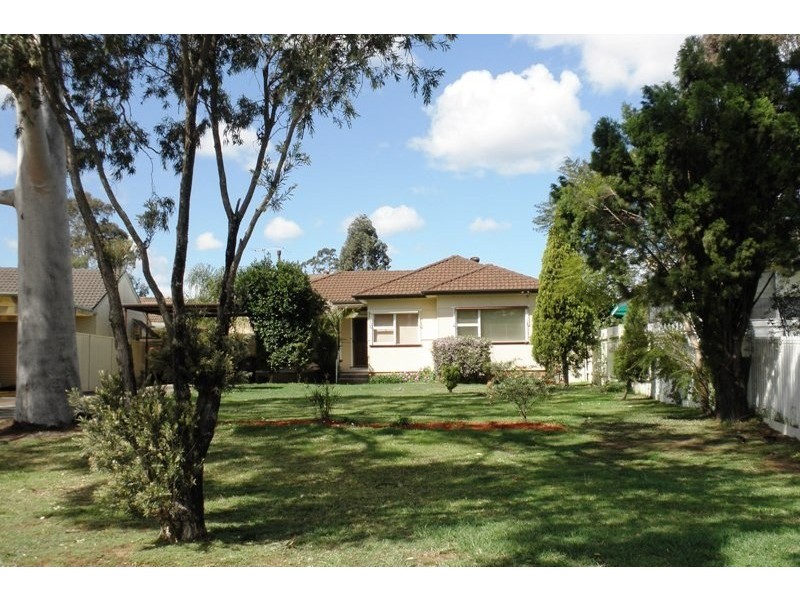 18 Bluegum Avenue, Ingleburn NSW 2565