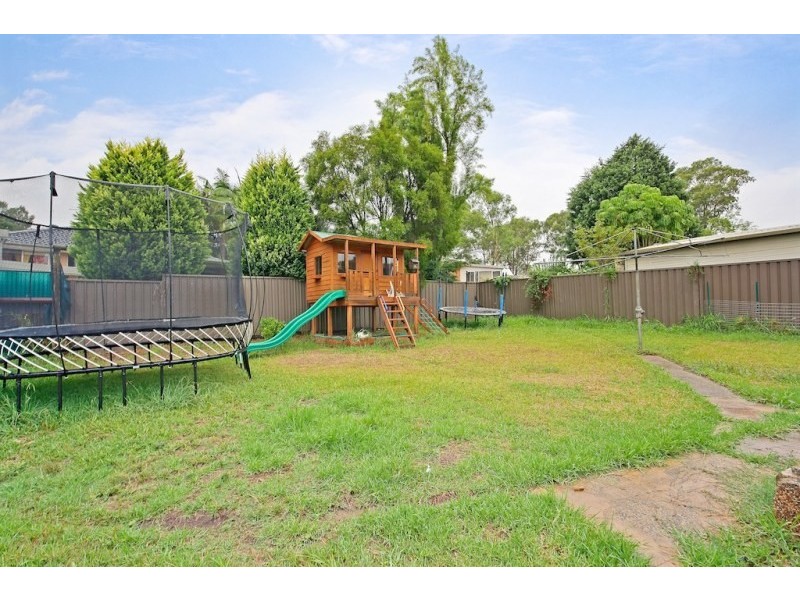 5 Hovea Place, Macquarie Fields NSW 2564