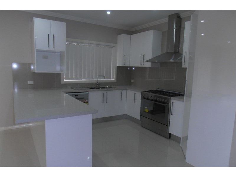 28 Mortimer Street, Minto NSW 2566