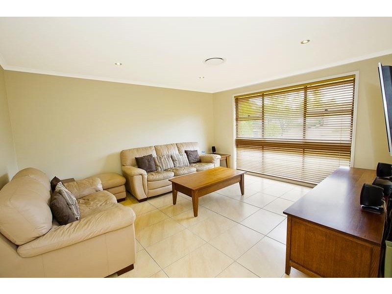 5 Jowett Place, Ingleburn NSW 2565