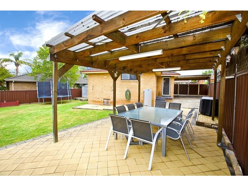 5 Jowett Place, Ingleburn NSW 2565