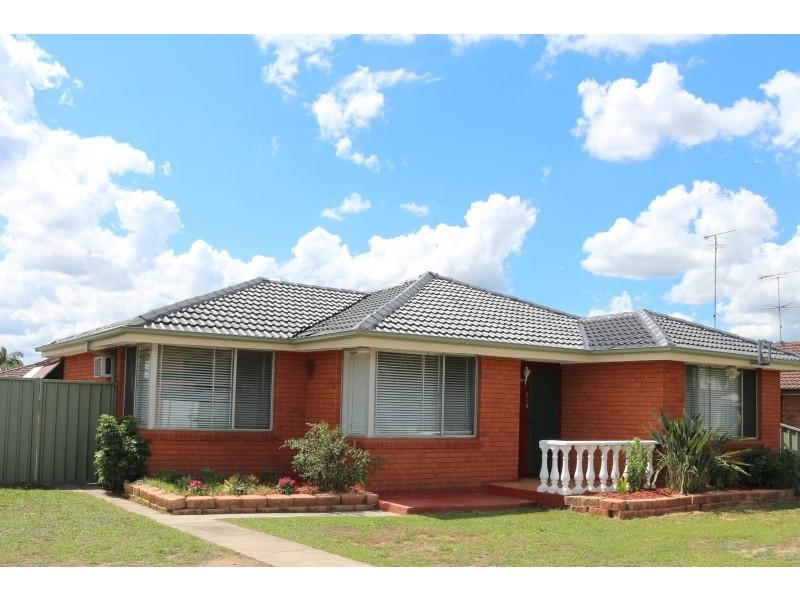 26 First Avenue, Macquarie Fields NSW 2564