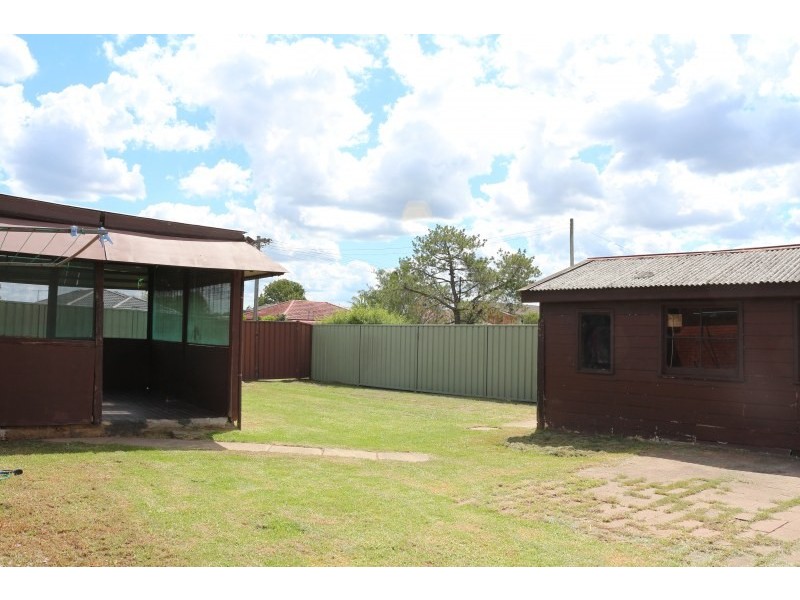 26 First Avenue, Macquarie Fields NSW 2564