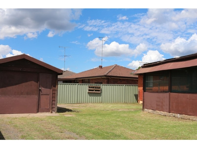 26 First Avenue, Macquarie Fields NSW 2564