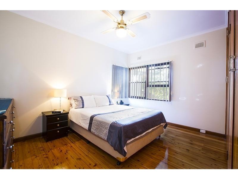 7 Rosalind Crescent, Campbelltown NSW 2560