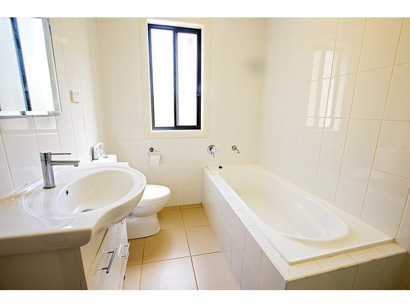 8/16-20 Myee Road, Macquarie Fields NSW 2564