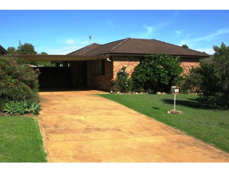 4 Daimler Place, Ingleburn NSW 2565