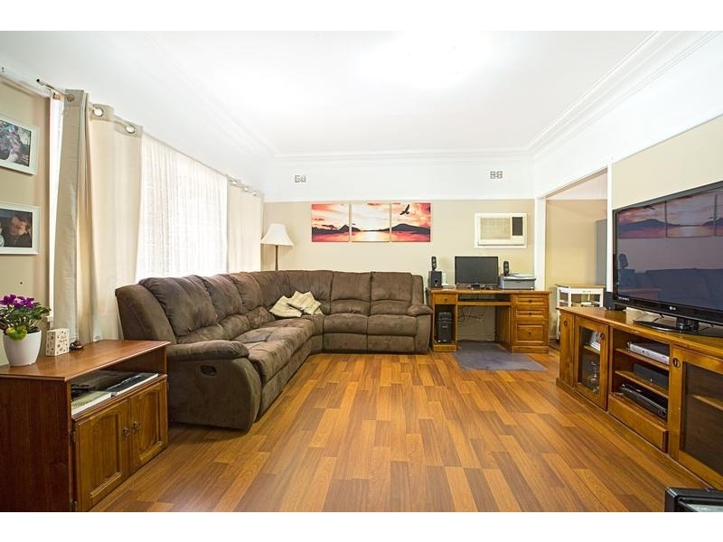 27 Wattle Avenue, Macquarie Fields NSW 2564