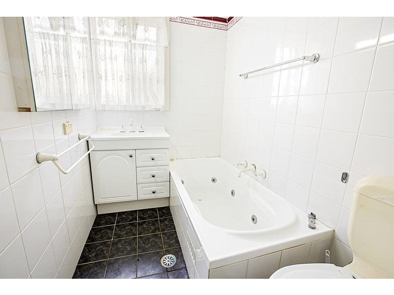 27 Wattle Avenue, Macquarie Fields NSW 2564