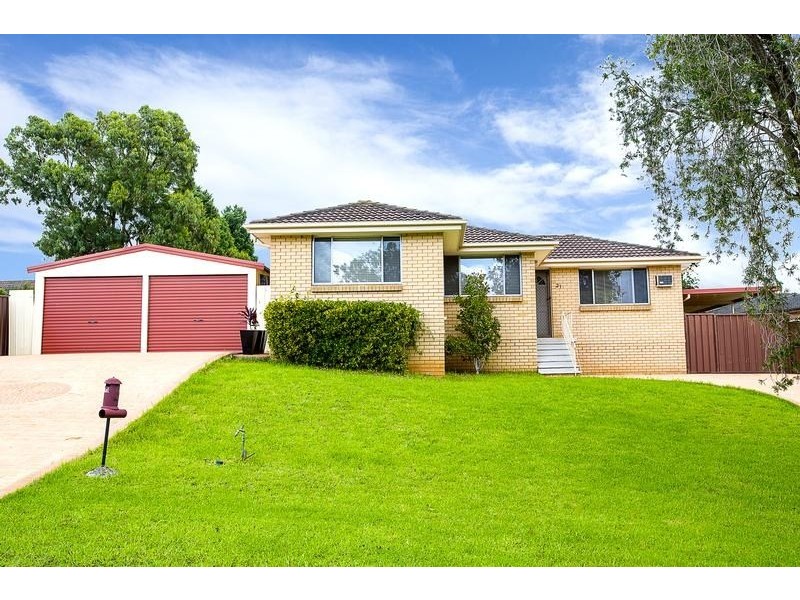 21 Salamaua Place, Glenfield NSW 2167