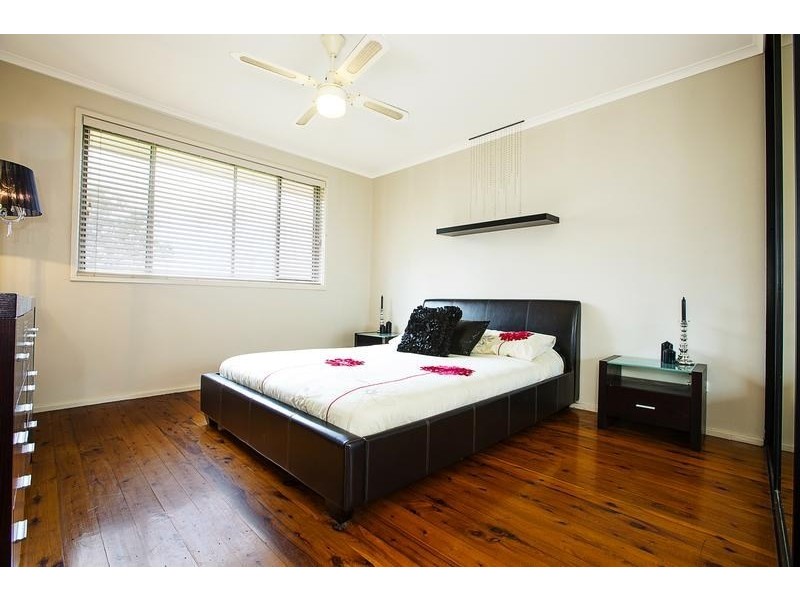 21 Salamaua Place, Glenfield NSW 2167