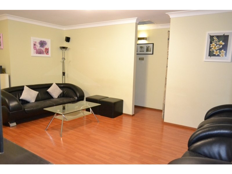 1/1A Warwick Street, Minto NSW 2566