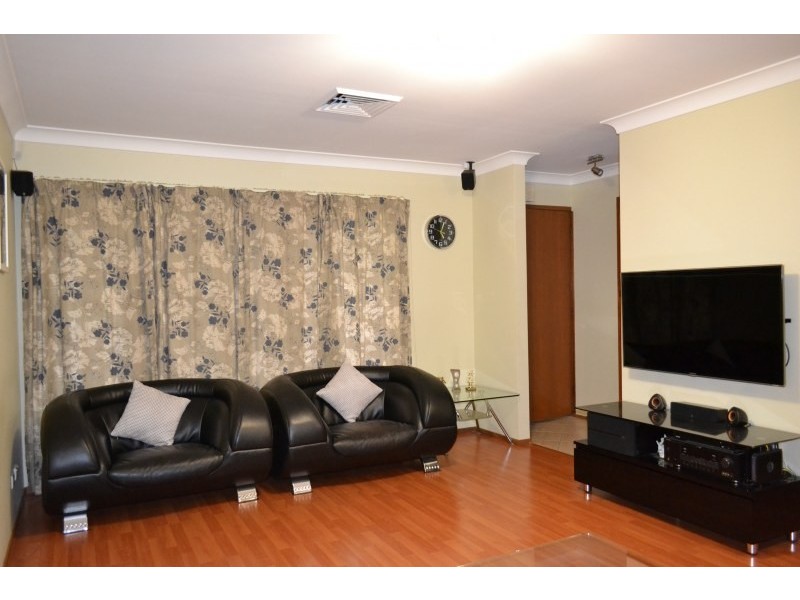 1/1A Warwick Street, Minto NSW 2566