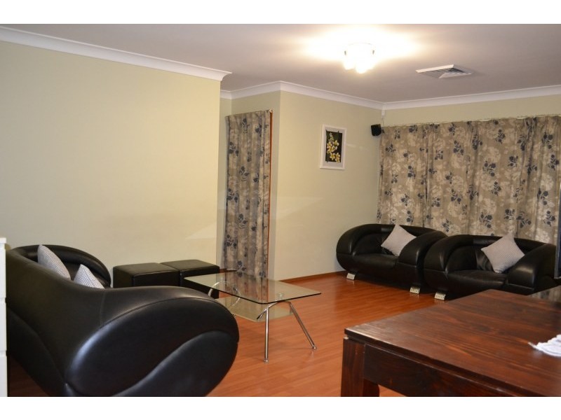 1/1A Warwick Street, Minto NSW 2566