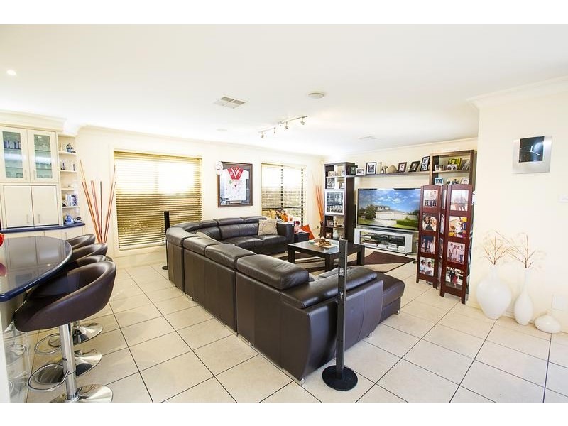 11 Homestead Circuit, Macquarie Links NSW 2565
