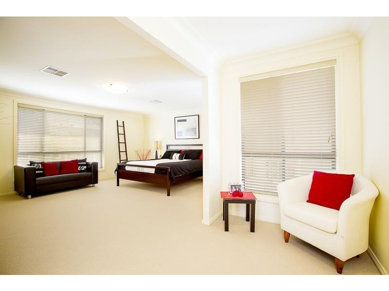 11 Homestead Circuit, Macquarie Links NSW 2565