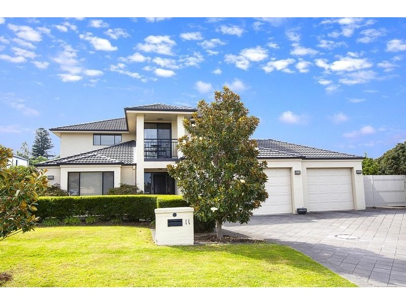 11 Homestead Circuit, Macquarie Links NSW 2565