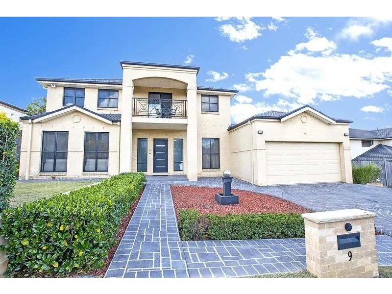 9 Homestead Circuit, Macquarie Links NSW 2565