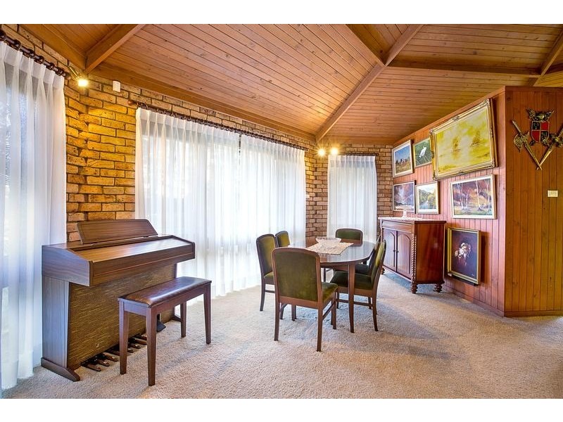 5 Karen Place, Ingleburn NSW 2565