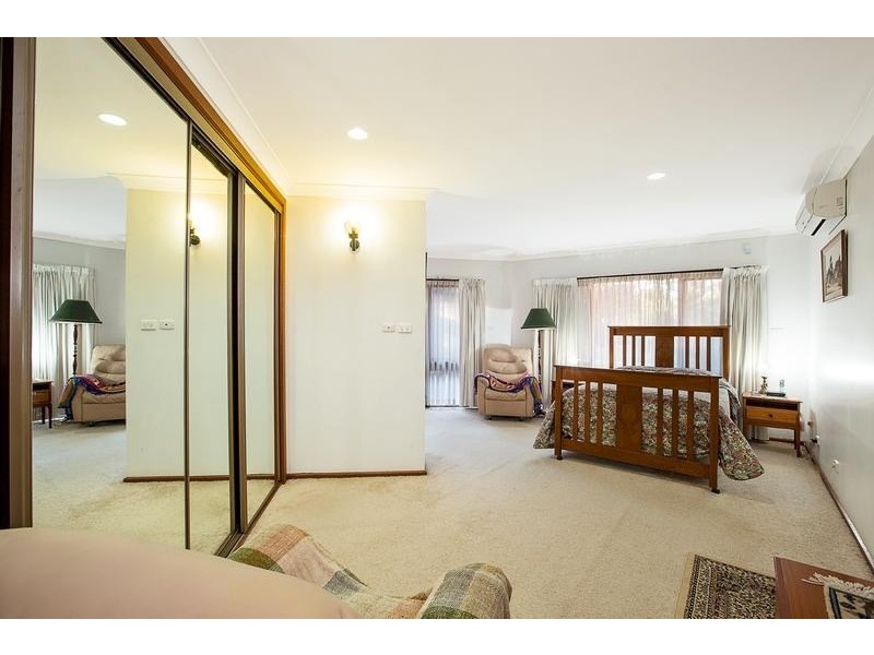 5 Karen Place, Ingleburn NSW 2565